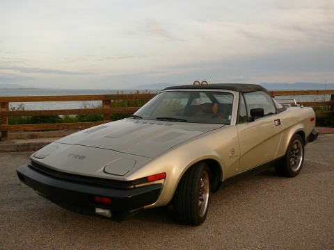 triumph TR 8